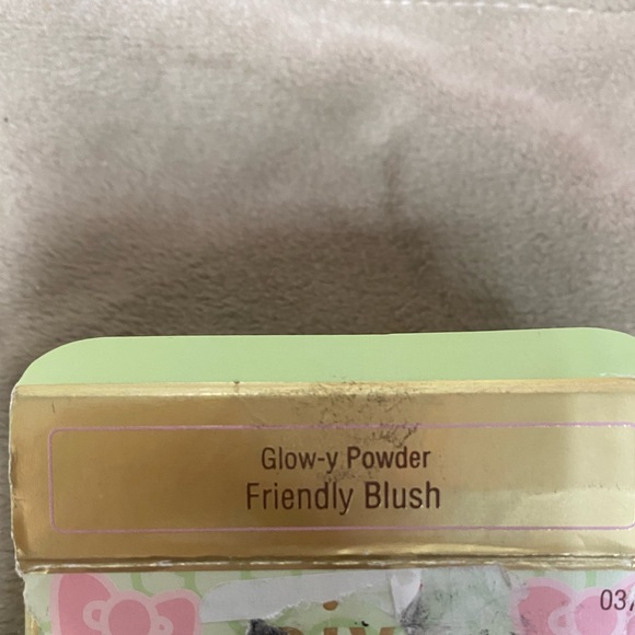 Pixi Hello Kitty Hello Glow-y Powder  Friendly Blush Limited Edition - Picture 9 of 10